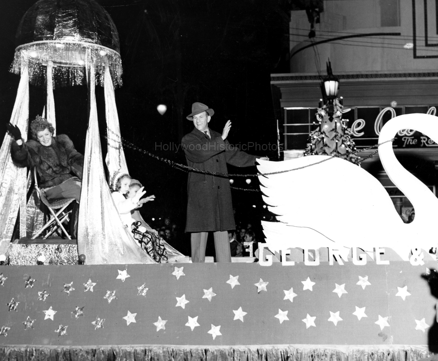Santa Claus Lane Parade 1946 George Burns Gracie Allen wm.jpg